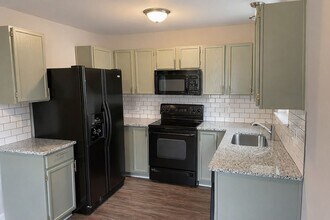 211 Kingville Dr in Charlotte, NC - Building Photo - Building Photo