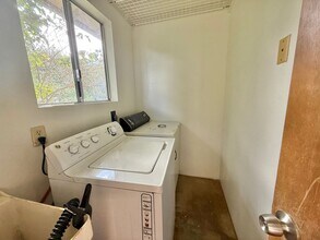 48 Nanaina St in Makawao, HI - Building Photo - Building Photo