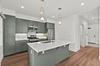 825 De la Vina St in Santa Barbara, CA - Foto de edificio - Building Photo