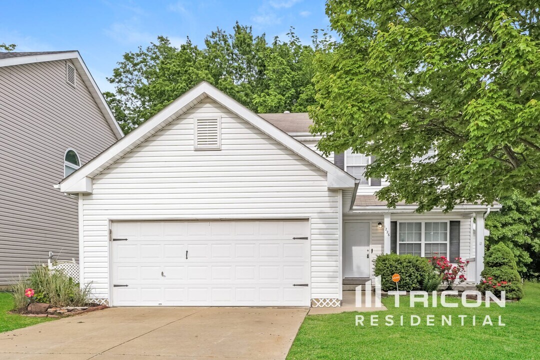 1226 Flintshire Ln in Lake St. Louis, MO - Foto de edificio