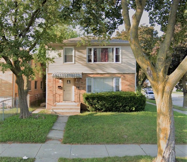 property at 8600 W Hampton Ave