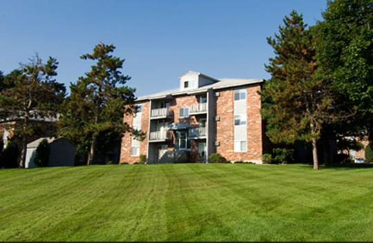 The Pines Apartments in Keene, NH - Foto de edificio - Building Photo