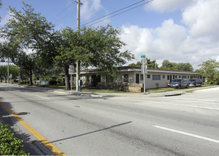 The Bedford Apartments in North Miami, FL - Building Photo - Building Photo