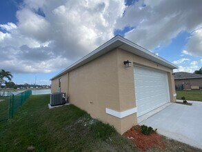 29 SE 15th Ave in Cape Coral, FL - Building Photo - Building Photo
