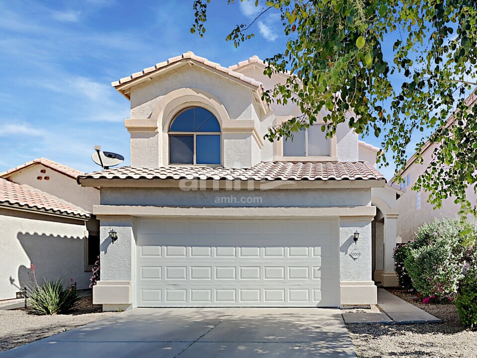 10008 E Capri Ave in Mesa, AZ - Building Photo