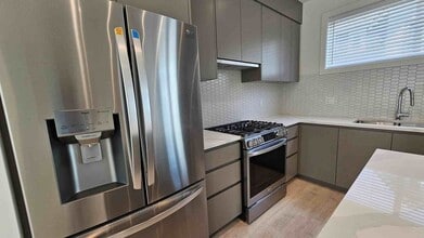 23785 Dewdney Trunk Rd in Maple Ridge, BC - Building Photo - Building Photo