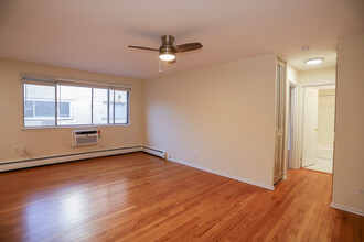 6166 N Winthrop Ave, Unit #203 in Chicago, IL - Building Photo - Building Photo