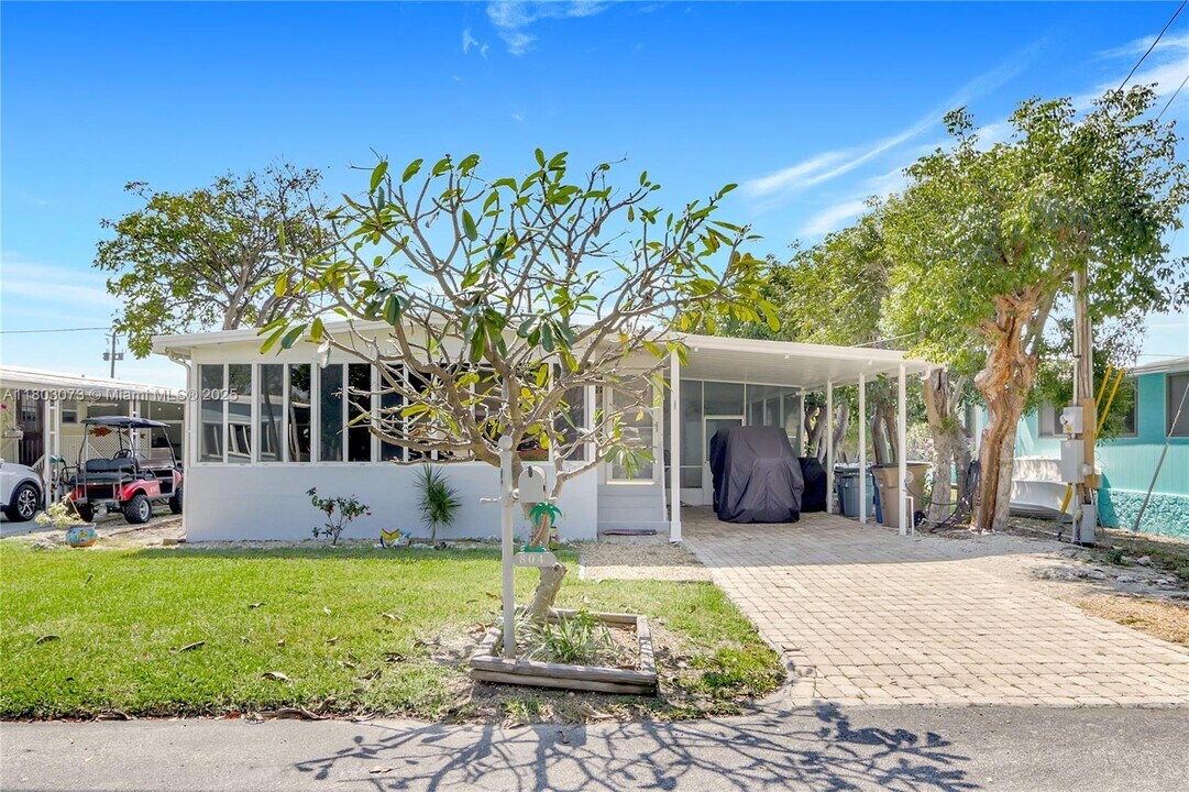 804 N Topaz in Key Largo, FL - Building Photo