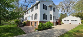 2725 Oldewood Dr in Falls Church, VA - Building Photo