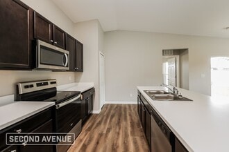 1811 NW 15th Ave in Cape Coral, FL - Foto de edificio - Building Photo