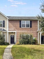 8609 Thomas Ln in Riverdale, GA - Building Photo