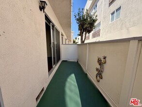 11727 Mayfield Ave in Los Angeles, CA - Building Photo - Building Photo