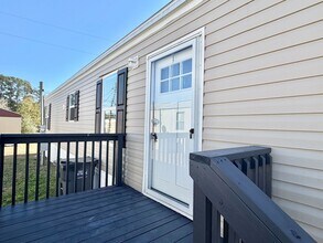 204 Linda St in Conroe, TX - Foto de edificio - Building Photo