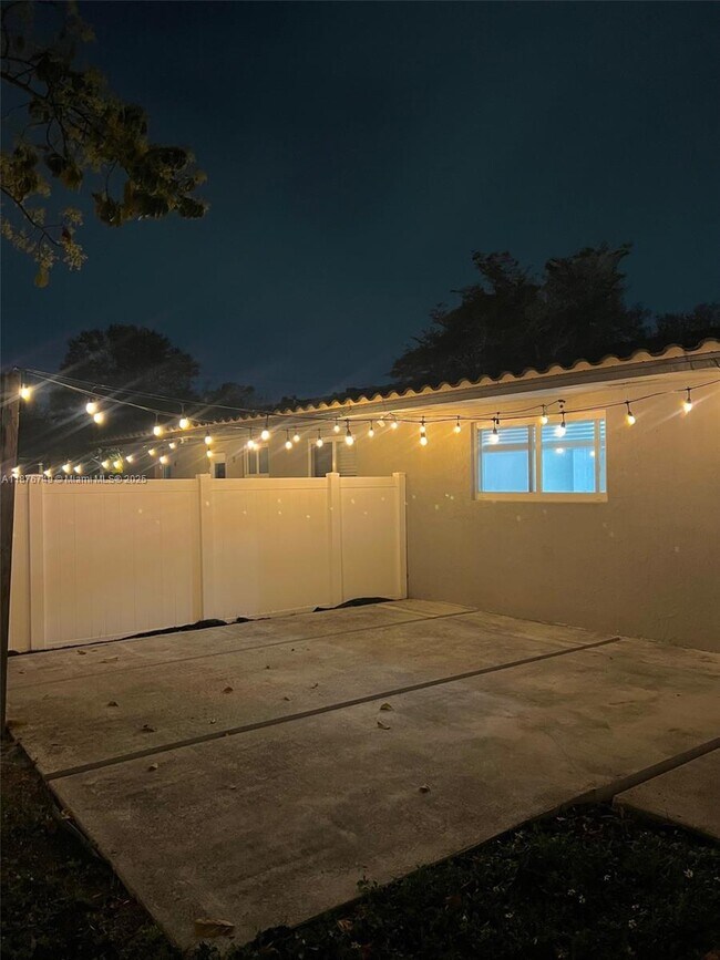 121 NE 121st St in North Miami, FL - Building Photo - Building Photo
