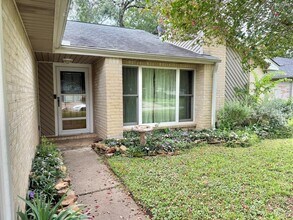 10107 Hollow Canyon Dr in Sugar Land, TX - Building Photo - Building Photo