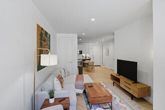 980 6th Ave in New York, NY - Building Photo - Building Photo