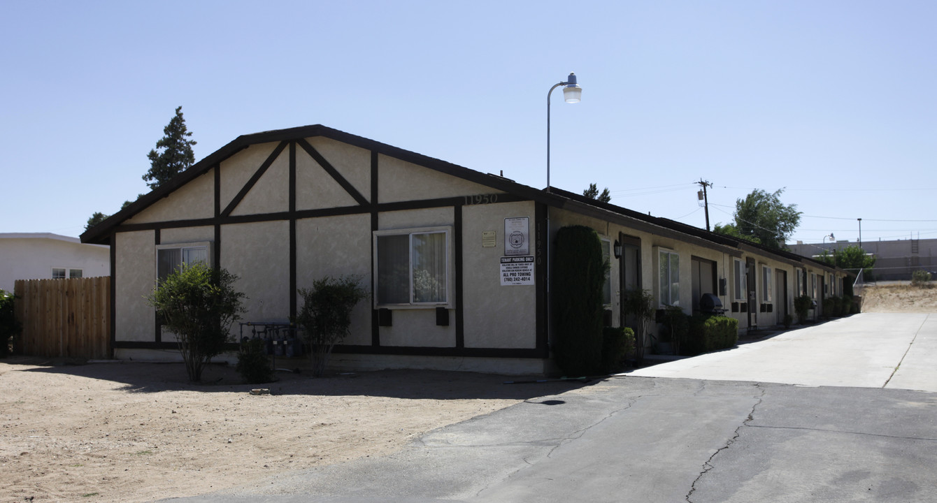 A Avenue Property in Hesperia, CA - Building Photo