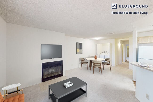 400 Appian Way in Pomona, CA - Foto de edificio - Building Photo
