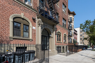 Pauline Court in Brooklyn, NY - Foto de edificio - Building Photo