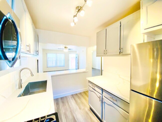 1249 N Edgemont St in Los Angeles, CA - Building Photo - Building Photo