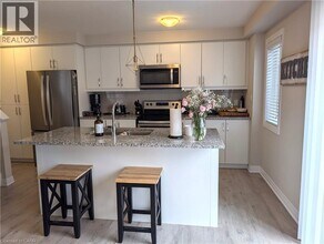 11 Sportsman Hill St in Kitchener, ON - Building Photo - Building Photo