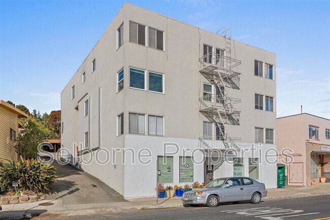 369 Colusa Ave in Kensington, CA - Building Photo - Building Photo