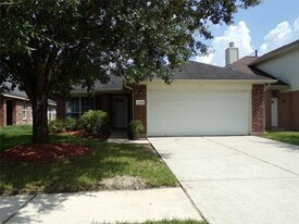 8570 Chaletford Dr in Houston, TX - Building Photo