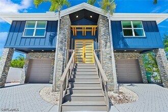 1836 Harbor Ln in Naples, FL - Building Photo - Building Photo