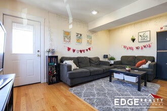 23 Weitz St, Unit 1 in Boston, MA - Foto de edificio - Building Photo