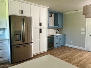 321 Burning Tree Dr in Naples, FL - Building Photo - Building Photo