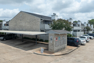 Brae Acres Condominiums in Houston, TX - Building Photo - Building Photo