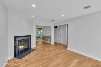 65 E River Rd in Rumson, NJ - Building Photo - Building Photo