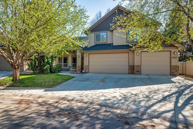 property at 2023 E Trail Blazer Dr