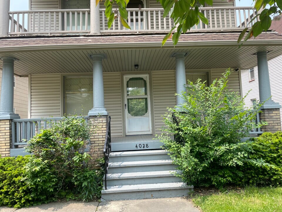 4028 E 53rd St, Unit Apt 3 in Newburgh Heights, OH - Building Photo