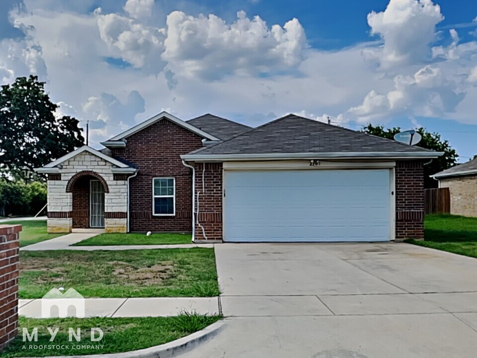 4201 Andrea Ln in Fort Worth, TX - Building Photo