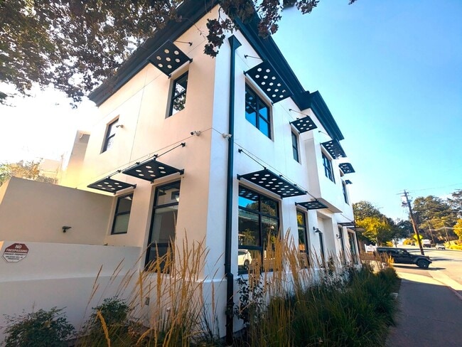 property at 7635 Healdsburg Ave