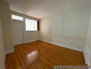 33 Lancaster Terrace in Brookline, MA - Foto de edificio - Building Photo