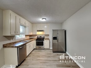 3721 Cherokee Overlook Dr in Canton, GA - Building Photo - Building Photo