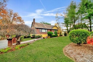 169 Old Mamaroneck Rd in White Plains, NY - Building Photo