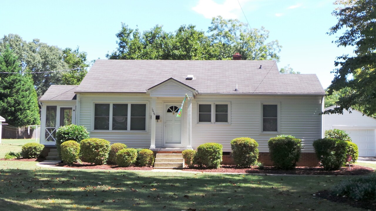 1616 Erwin Ave in Burlington, NC - Building Photo