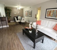 Building Photo - Portofino On The Lake Apartamentos in Sacramento, California