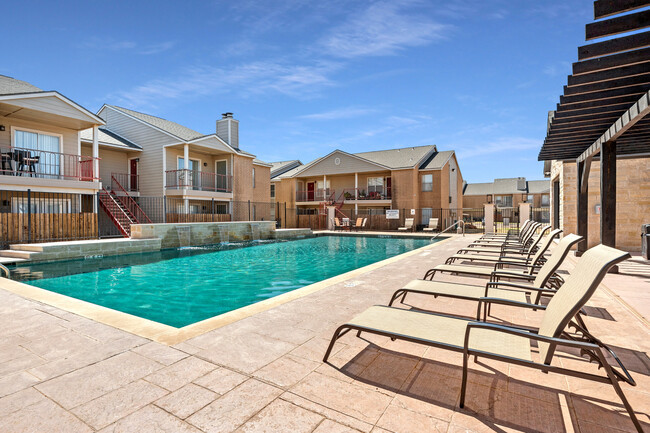 Oakridge Apartments in Lubbock, TX - Foto de edificio - Building Photo