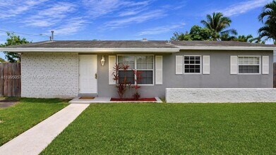 15305 SW 104th Ave in Miami, FL - Building Photo - Building Photo