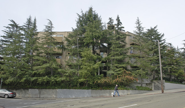 5901 Broadway in Oakland, CA - Foto de edificio - Building Photo