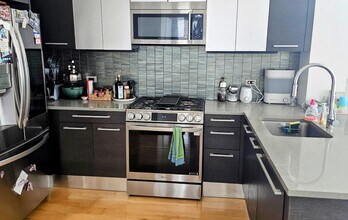 2 2nd St in Jersey City, NJ - Building Photo - Building Photo