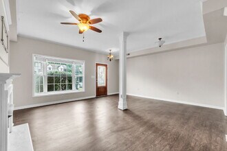 378 W Pointe Dr in Spartanburg, SC - Building Photo - Building Photo
