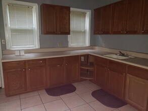2410 Lamotte St in Wilmington, DE - Building Photo - Building Photo
