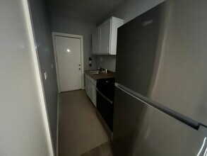 352 W 74th St in Chicago, IL - Building Photo - Building Photo