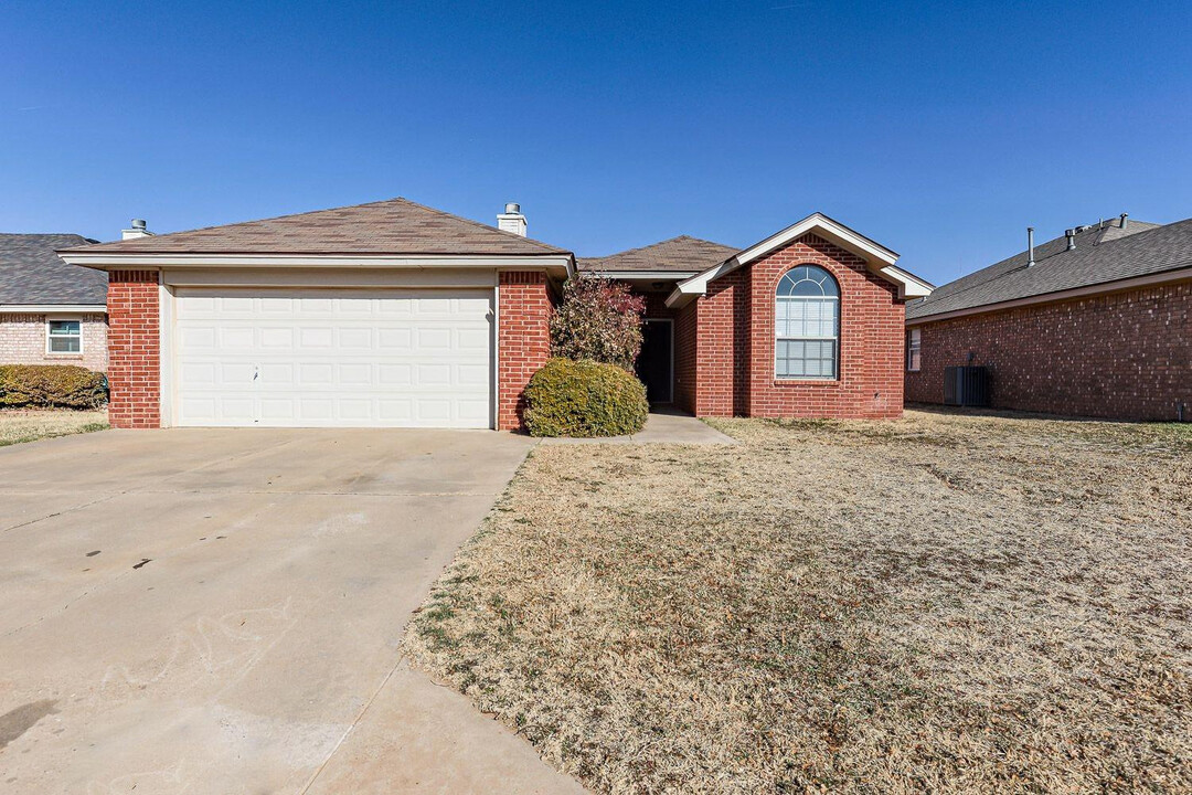 2220 97th St in Lubbock, TX - Building Photo