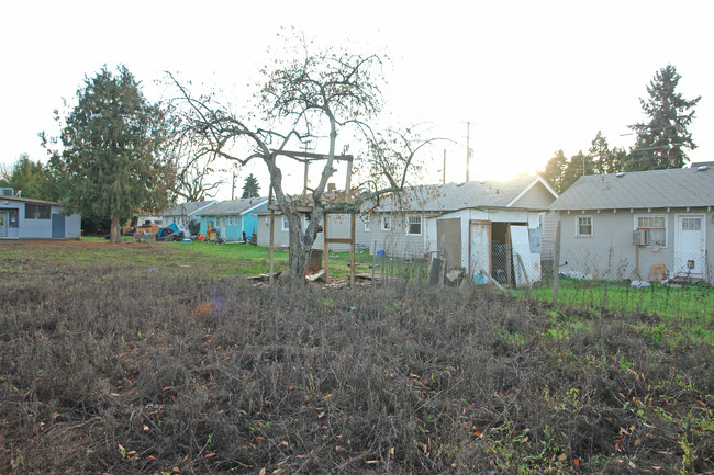 263-301 S Santiam Hwy in Lebanon, OR - Building Photo - Building Photo